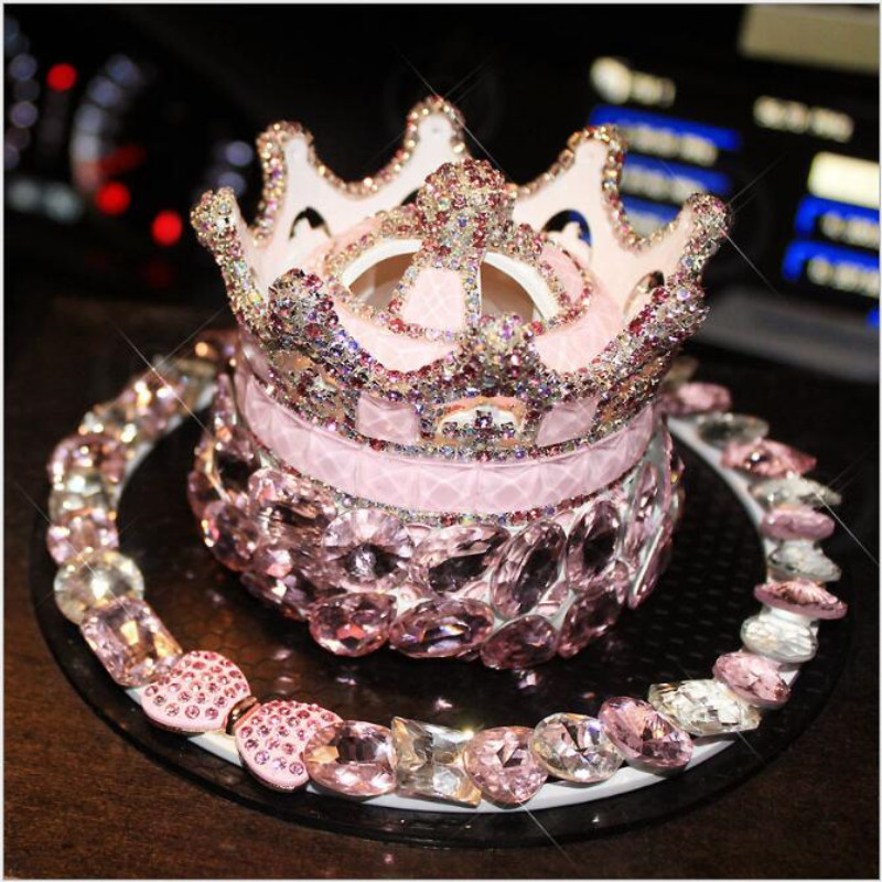 Holiday gift diamond crown car perfume high-grade seat crystal creative car perfume seat female interior decoration
Holiday gift diamond crown car perfume high-grade seat crystal creative car perfume seat female interior decoration