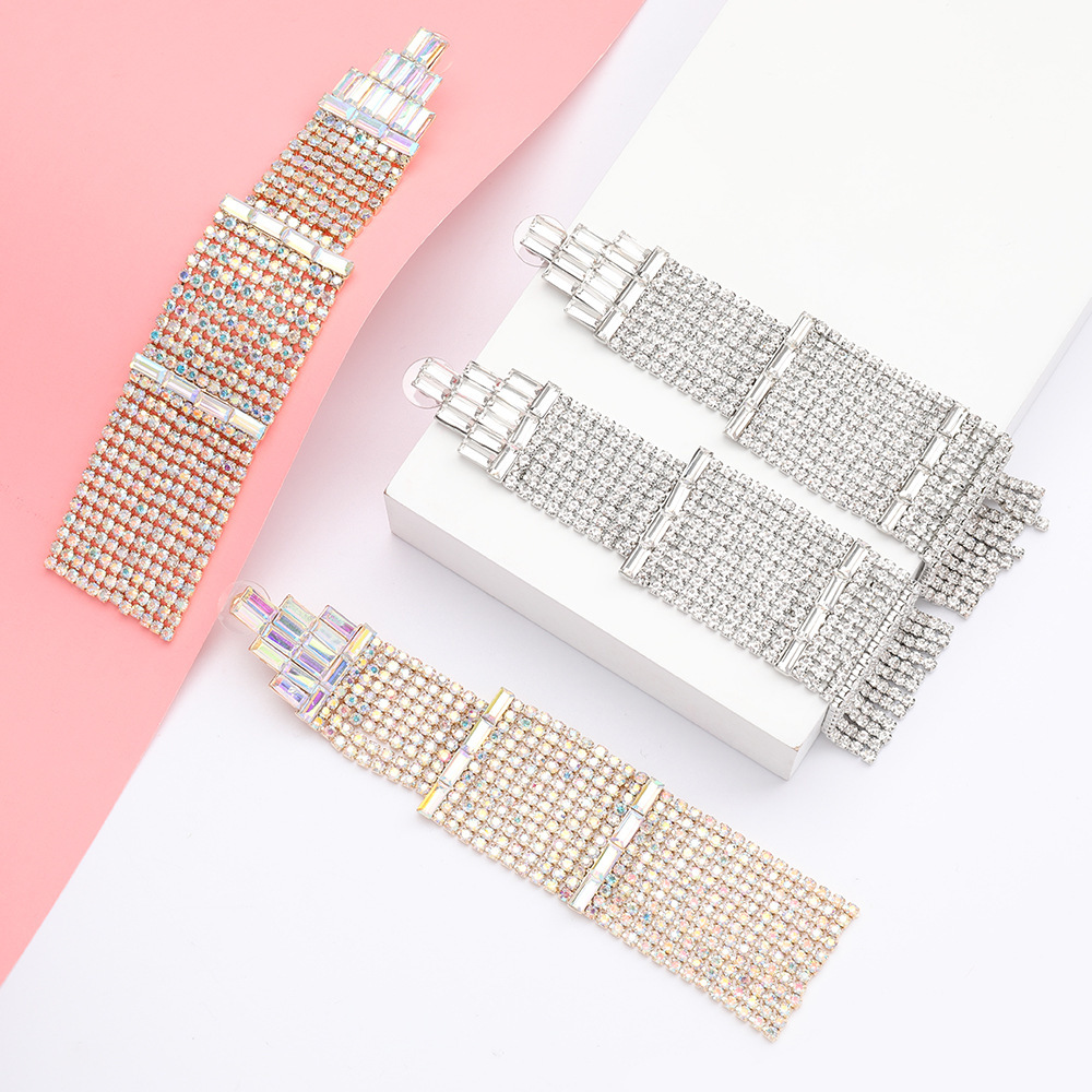 Exaggerated multi-layer rhinestone Diamond pagoda-shaped geometric earrings women's new dinner earring
Exaggerated multi-layer rhinestone Diamond pagoda-shaped geometric earrings women's new dinner earring
