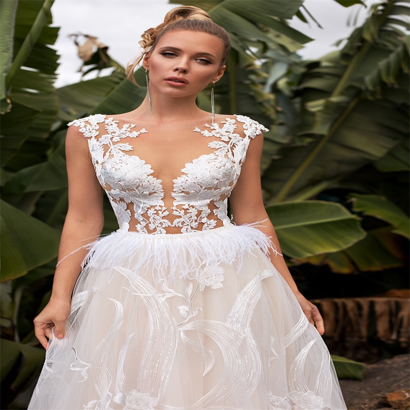Plus Size 2020 Newest Beach Wedding Dresses Sleeveless Feather Appliqued Lace A Line Wedding Gown Custom Made Bridal Dress Robes De Mariée