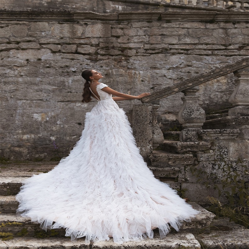 Newest Elegant Chapel Wedding Dresses Tiered Tulle Appliqued Lace A Line Wedding Gown Sleeveless Custom Made Bridal Dress Robes De Mariée