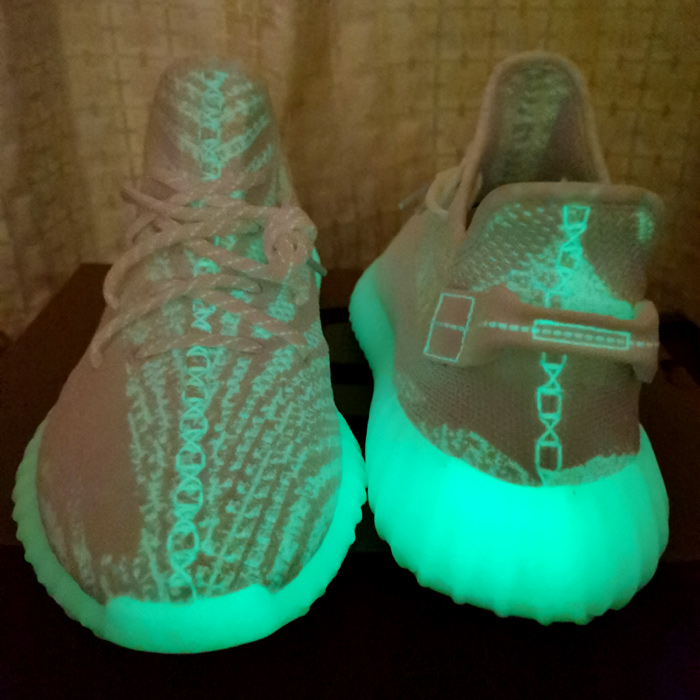 Classic Glow in the Dark Cream White V2 Shoes Re-Stock Triple CP9368 Runner Sneakers for mens womens Designer Trainer, Cream white glow
Classic Glow in the Dark Cream White V2 Shoes Re-Stock Triple CP9368 Runner Sneakers for mens womens Designer Trainer, Cream white glow