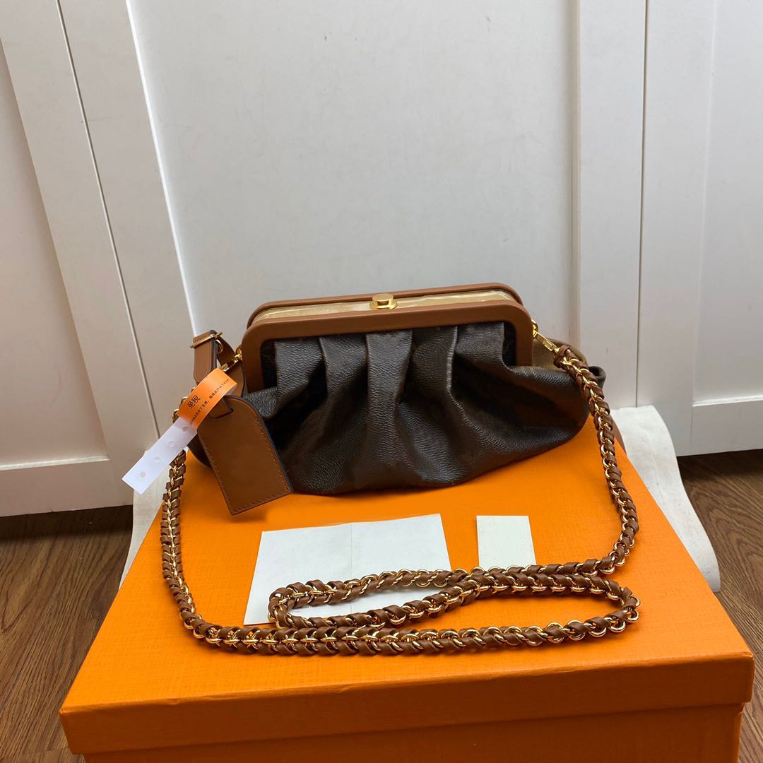 2020 fashion High quality BOURSICOT EW women ylon leather tote designer shoulder handbag bag best-selling lady crossbody bag chain bag tote, Box
2020 fashion High quality BOURSICOT EW women ylon leather tote designer shoulder handbag bag best-selling lady crossbody bag chain bag tote, Box