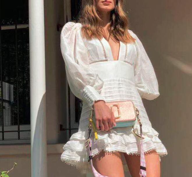 Designer Luxury Women Runway Dresses Long Sleeve V Neck Sexy Dresses Women Slim Short Mini Ruffle Milan Runway Dress H19, White
Designer Luxury Women Runway Dresses Long Sleeve V Neck Sexy Dresses Women Slim Short Mini Ruffle Milan Runway Dress H19, White