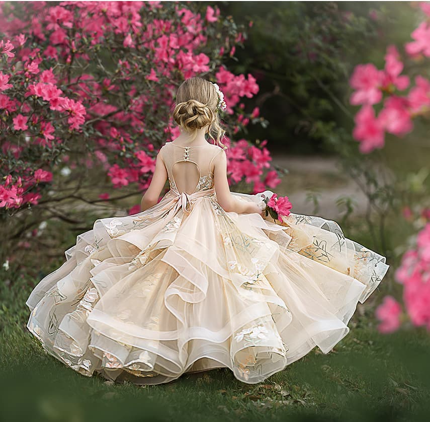 Stunning Lace A Line Tiered Flower Girl Dresses For Wedding Appliqued Toddler Pageant Gowns Sheer Bateau Neck Backless Kids Prom Dress