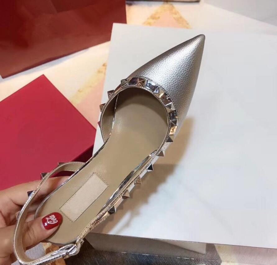 With Box 10 CM Buckle Designer Women Patent Leather High Heels Shoes Dress shoes Fashion Rivet Lady Sandals For Women Slippers Size 35-43
With Box 10 CM Buckle Designer Women Patent Leather High Heels Shoes Dress shoes Fashion Rivet Lady Sandals For Women Slippers Size 35-43
