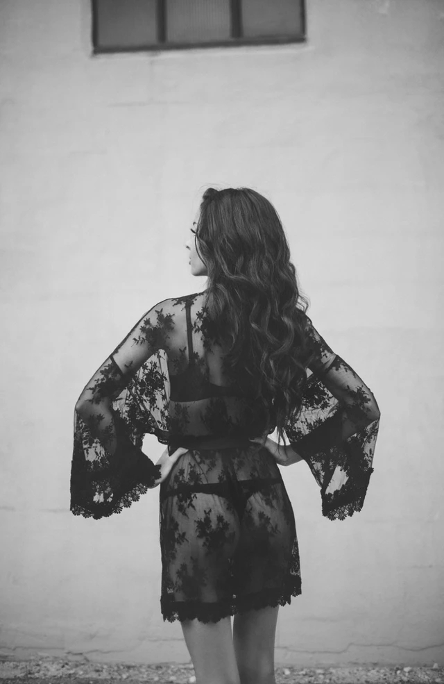 Newest Sexy Black Wedding Robes V Neck Long Sleeves Bow Sash Appliqued Lace Bridesmaid Robe Satin Silk Custom Made Short Sleepwear