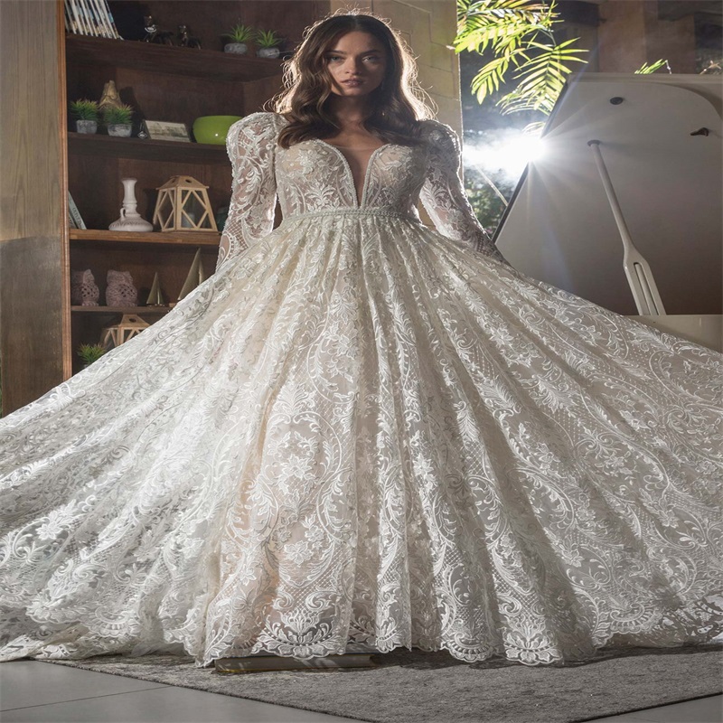 Royal Elegant A Line Wedding Dresses Jewel Neck Sheer Long Sleeve Full Lace Appliqued Wedding Dress Custom Made Sweep Train Robes De Mariée