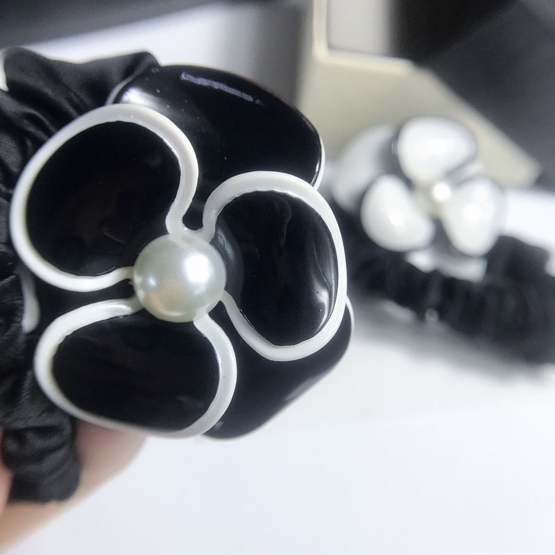 5X4.5CM Acrylic hair ring Europe and the United States popular black and white flower-shaped rubber band ice velvet hair rope detachable 4PC, Pink
5X4.5CM Acrylic hair ring Europe and the United States popular black and white flower-shaped rubber band ice velvet hair rope detachable 4PC, Pink