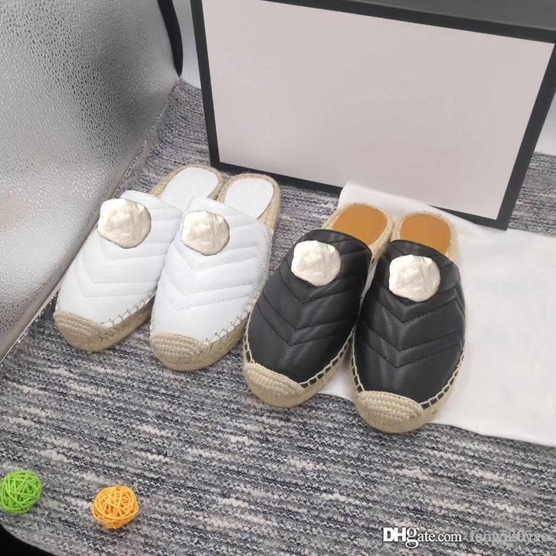 Designer Summer Beach slippers fashion Lazy Baotou platform flops leather Letters lady Thick bottom Slides women shoes Metal Ladies Sandals Large size 36-41 us4-us11, Black
Designer Summer Beach slippers fashion Lazy Baotou platform flops leather Letters lady Thick bottom Slides women shoes Metal Ladies Sandals Large size 36-41 us4-us11, Black