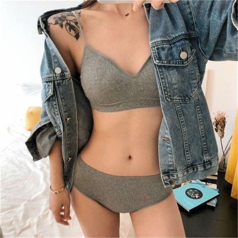 Sexy Women Bra Panties Set Breathable Sports Bra Set Letter Strap Seamless Active Women Lingerie Fitness Top Underwear, Gray
Sexy Women Bra Panties Set Breathable Sports Bra Set Letter Strap Seamless Active Women Lingerie Fitness Top Underwear, Gray