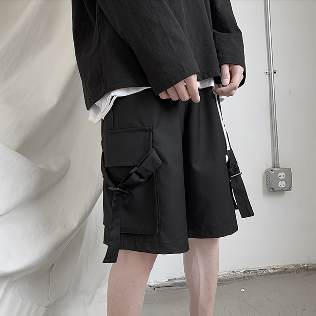 Black shorts men's big pocket goods Harajuku Japanese loose shorts casual Korean fashion street summer
Black shorts men's big pocket goods Harajuku Japanese loose shorts casual Korean fashion street summer