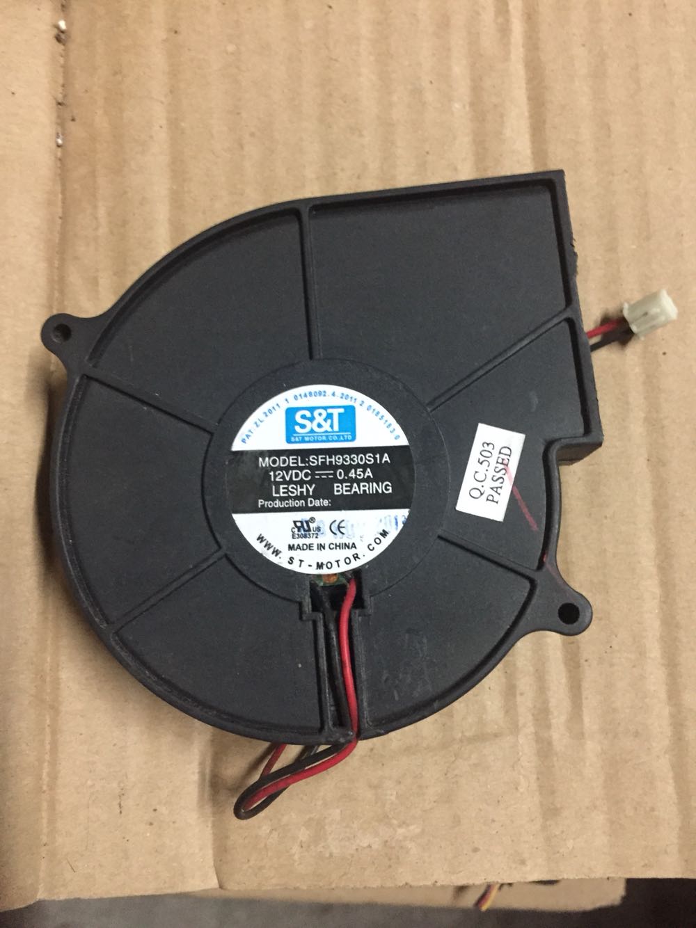 For S&T SFH9330S1A DC 12V 0.45A 93x93x30mm 2-Wire Server Cooling Fan
For S&T SFH9330S1A DC 12V 0.45A 93x93x30mm 2-Wire Server Cooling Fan
