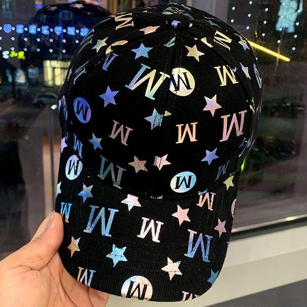 Heißer Verkauf neuer Mode hysterischer Kappe mit Baseball-Kappe Bboy Hip Hop Männer und Frauen reflektierende Brieffarbe Hut, Head circumference /55-60cm
Heißer Verkauf neuer Mode hysterischer Kappe mit Baseball-Kappe Bboy Hip Hop Männer und Frauen reflektierende Brieffarbe Hut, Head circumference /55-60cm