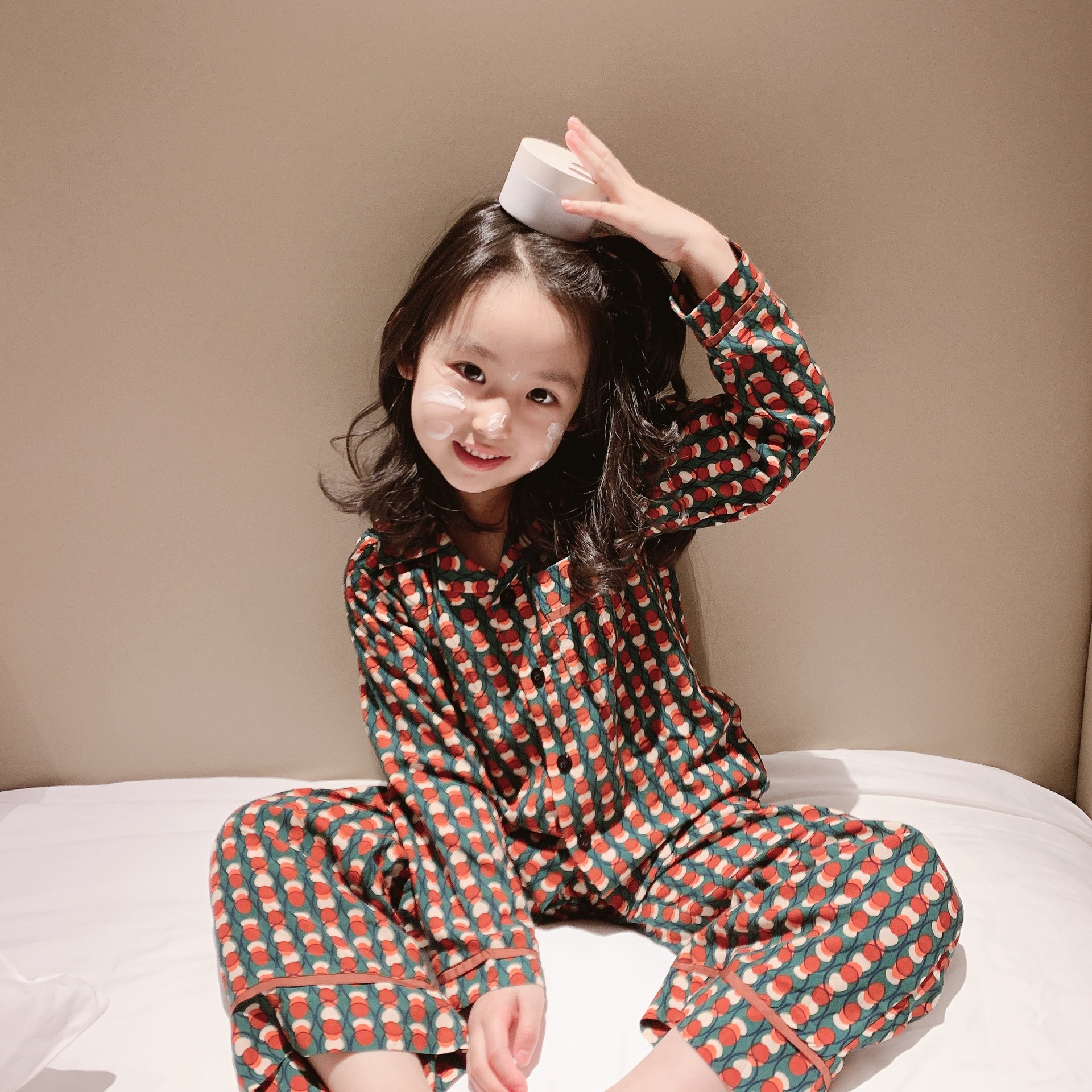 2020 Autumn Kids Suits Children Designer Long Sleeve Two-piece Set Boys and Girls Designer Home Clothing Fashion Print Casual Retro Suits, Aspic
2020 Autumn Kids Suits Children Designer Long Sleeve Two-piece Set Boys and Girls Designer Home Clothing Fashion Print Casual Retro Suits, Aspic