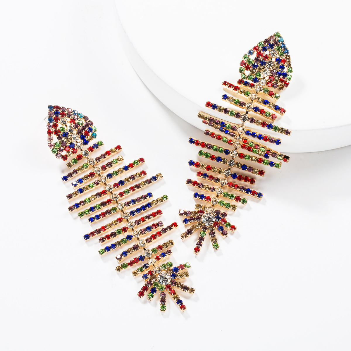 Exaggerated acrylic Diamond fish bone claw chain colored diamond full diamond earrings female fashion personality Super Fairy earrings
Exaggerated acrylic Diamond fish bone claw chain colored diamond full diamond earrings female fashion personality Super Fairy earrings