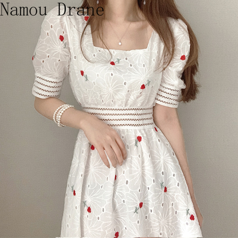Western Style Sweet Heavy Work Embroidered Slimming Square Collar Cutout Stitching Slim-Fit Waist Hugging Puff Sleeve Dress, Blue
Western Style Sweet Heavy Work Embroidered Slimming Square Collar Cutout Stitching Slim-Fit Waist Hugging Puff Sleeve Dress, Blue