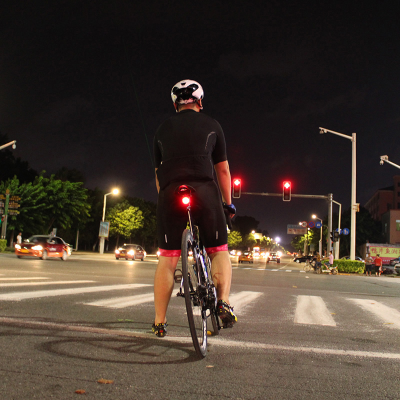 ANTUSI A8 108dB Burglar Alarm Tail Light 40LM Smart Light Sensor Brake Sensor Bike Taillight IP65 USB Road Bicycle Rear Lantern
ANTUSI A8 108dB Burglar Alarm Tail Light 40LM Smart Light Sensor Brake Sensor Bike Taillight IP65 USB Road Bicycle Rear Lantern