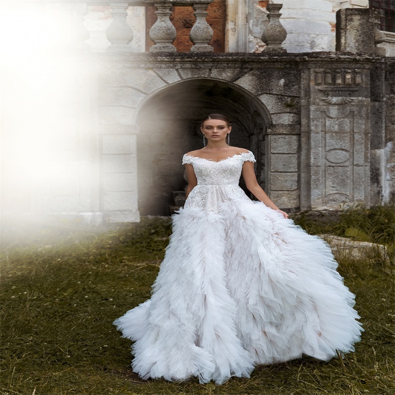 Newest Elegant Chapel Wedding Dresses Tiered Tulle Appliqued Lace A Line Wedding Gown Sleeveless Custom Made Bridal Dress Robes De Mariée