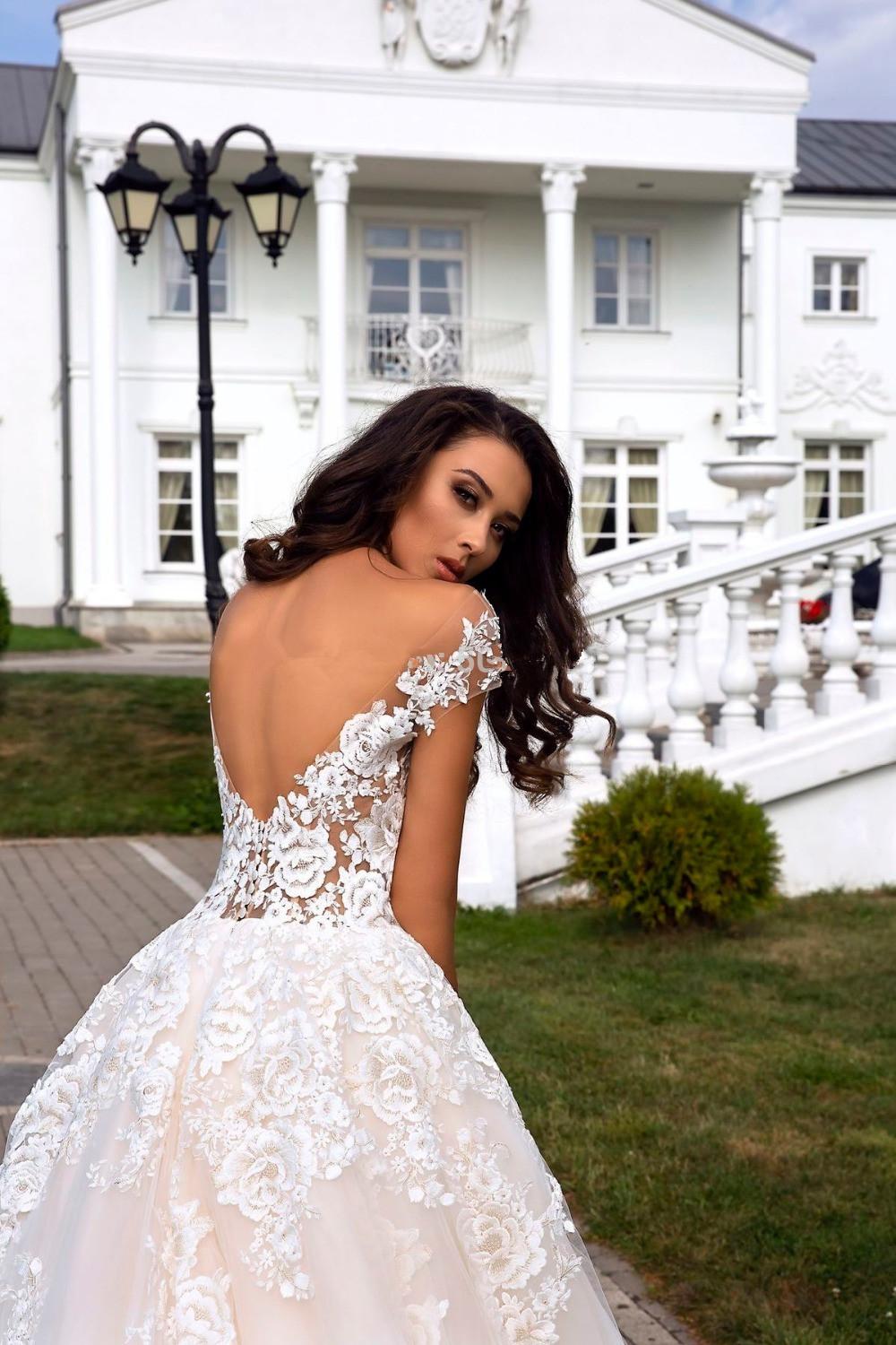 New A Line Princess Plus Size Dresses Off Shoulder V Neck Tulle Backless Lace Appliques Boho Wedding Bridal Gown Vestido De Noiva