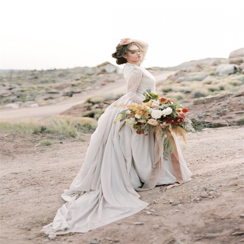 Elegant Long Sleeves Wedding Dresses Appliqued Lace Bead A Line Beach Bridal Gown Custom Made Ruched Tulle Sweep Train Robes De Mariée