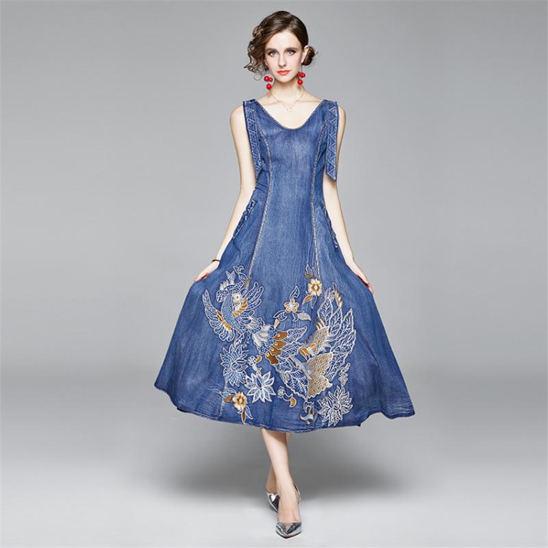 Summer Jeans Dress Women Sleeveless Floral Embroidery Dress 2020 High Quality Fashion Design Casual Long Denim Dresses Robe, Blue
Summer Jeans Dress Women Sleeveless Floral Embroidery Dress 2020 High Quality Fashion Design Casual Long Denim Dresses Robe, Blue