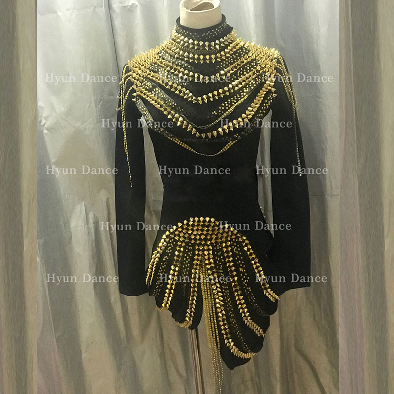 Punk style black rivet rhinestone dress long sleeve high neck bar nightclub GOGO dance costume female singer stage performance
Punk style black rivet rhinestone dress long sleeve high neck bar nightclub GOGO dance costume female singer stage performance