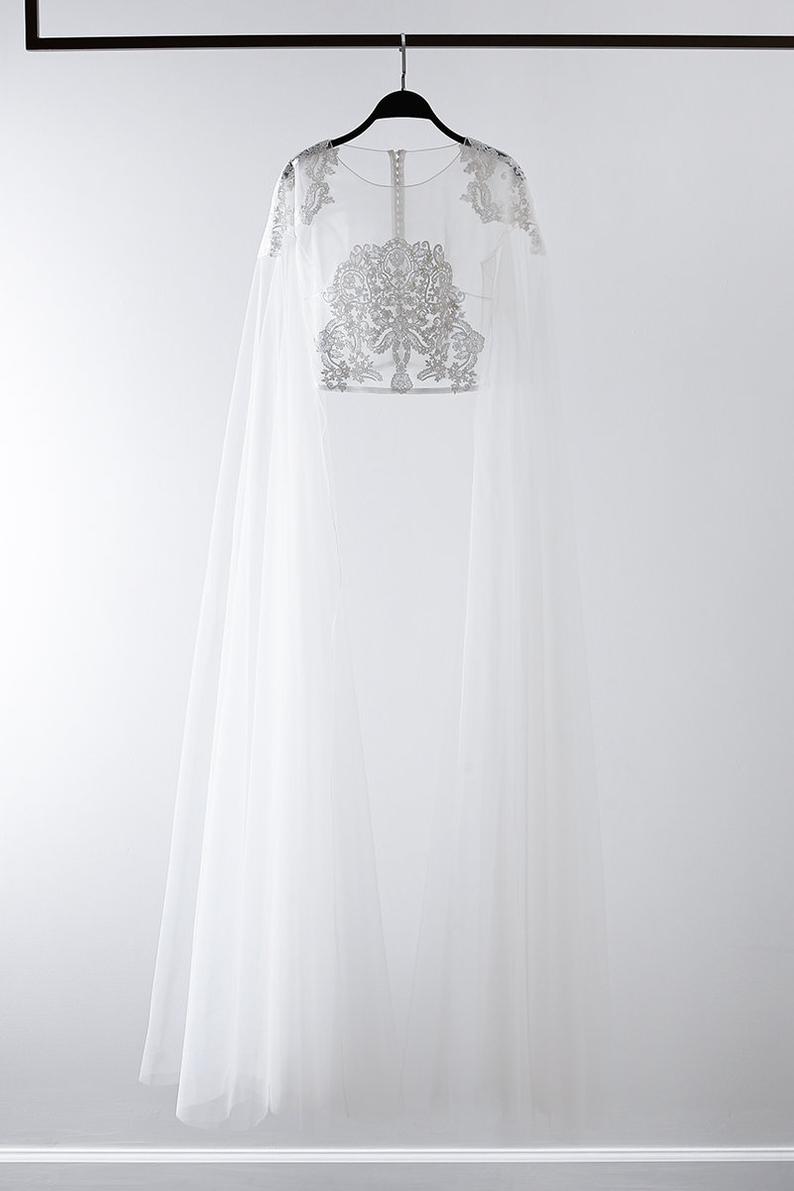 2020 New Shawl Tulle Wraps Lace Appliqued Wedding Shawl High Quality Button Back Cheap Shawls Free Shipping