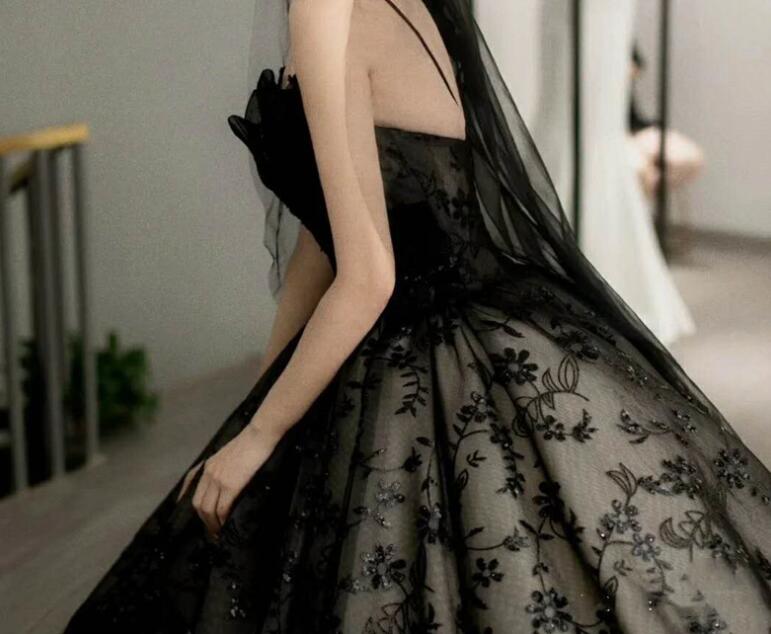 2020 Black Wedding Dresses Sleeve Spaghetti Sleeveless Floor Length Beaded Robes De Mariée Lace Applique Wedding Dresses Bridal Gowns