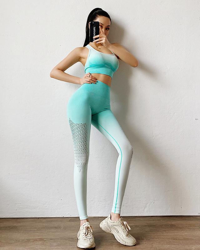 Women Seamless Gradient Tracksuit 2 Piece Sport Set Women Breathable Sport bra with pant Slim Fit Yoga suit Gym suit, Blue
Women Seamless Gradient Tracksuit 2 Piece Sport Set Women Breathable Sport bra with pant Slim Fit Yoga suit Gym suit, Blue
