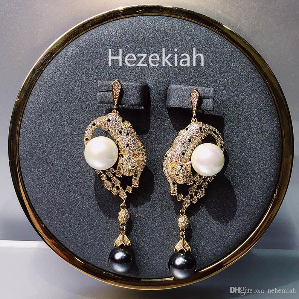 Hezekiah 925 Tremella Needle Bossy Leopard Earrings Pearl Leopard High-end fashion quality Atmospheric lady ear studs
Hezekiah 925 Tremella Needle Bossy Leopard Earrings Pearl Leopard High-end fashion quality Atmospheric lady ear studs