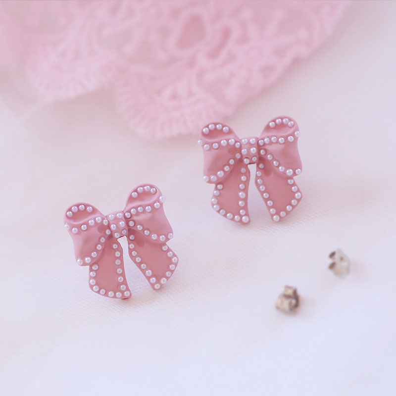 Sansummer New Hot Fashion Pink Bowknot Little Pearl Cute Girl Beautiful Romantic Statement Charm Stud Earrings For Women Jewelry
Sansummer New Hot Fashion Pink Bowknot Little Pearl Cute Girl Beautiful Romantic Statement Charm Stud Earrings For Women Jewelry