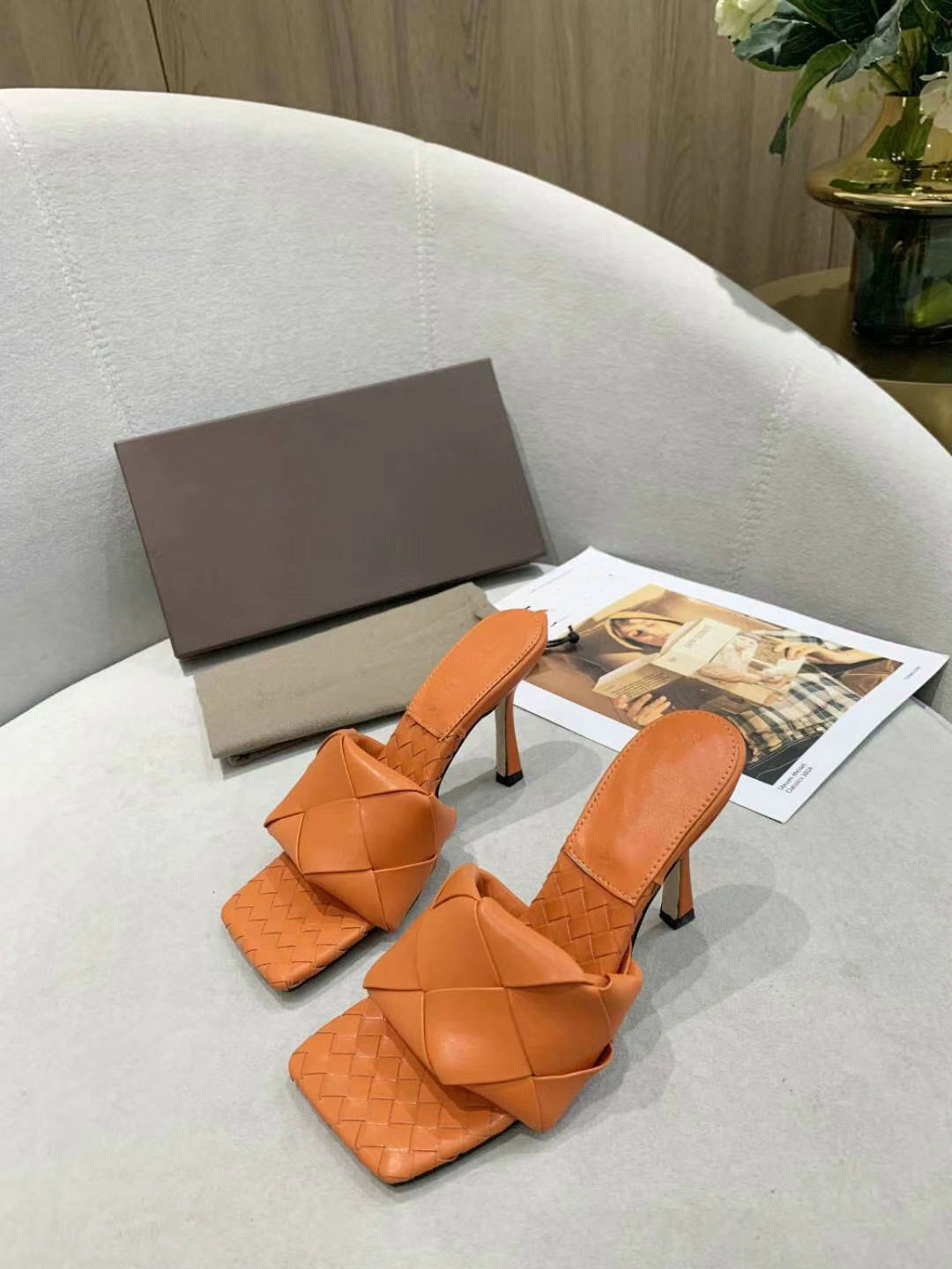 Brand new Sexy shoes Woman Summer Buckle Strap Rivet Sandals High-heeled shoes Pointed toe Fashion leather Single High heel 9.5cm, White
Brand new Sexy shoes Woman Summer Buckle Strap Rivet Sandals High-heeled shoes Pointed toe Fashion leather Single High heel 9.5cm, White
