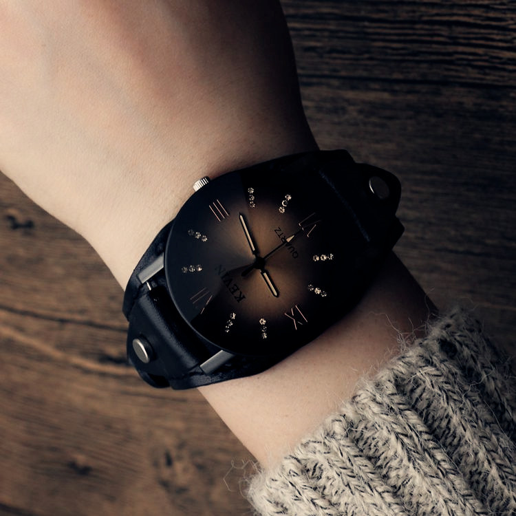 High-End Crystal Ladies Watch European and American Girls Retro Leather Strap Watch All-match Quartz Watch Fashion Trend Foreign Trade Women, Red
High-End Crystal Ladies Watch European and American Girls Retro Leather Strap Watch All-match Quartz Watch Fashion Trend Foreign Trade Women, Red