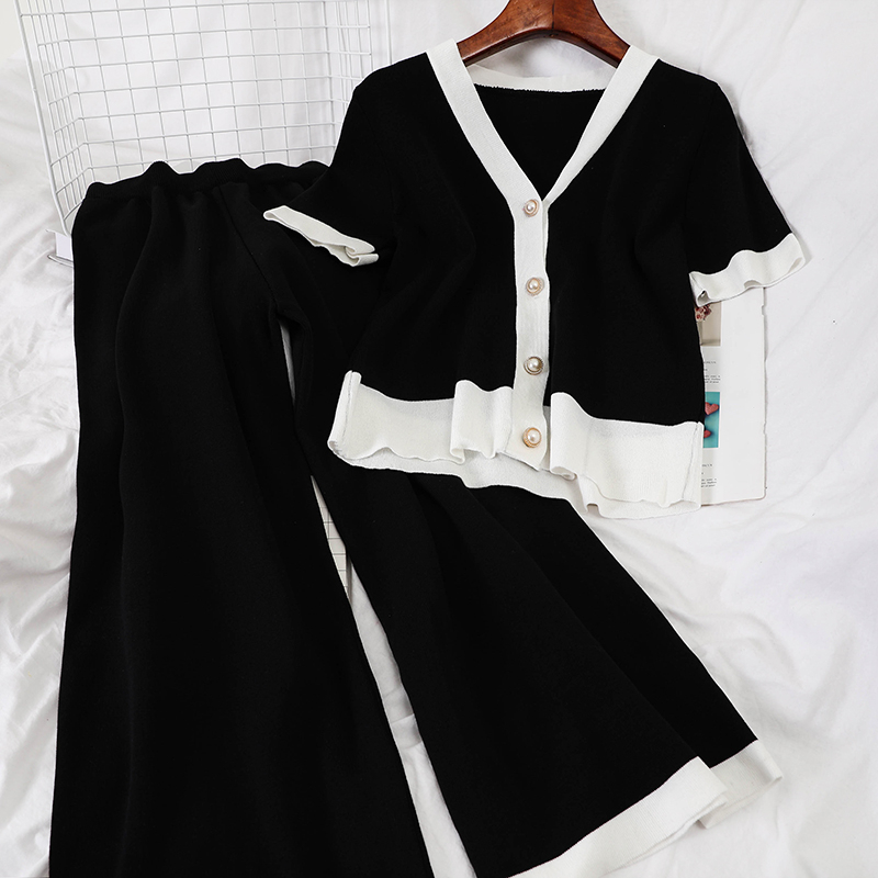 2020 New Knitted Two Piece Set Women Single Breasted V Neck Short Sleeve Top+Elastic Waist Wide Leg Pants Fashion Suits TZ150, Khaki
2020 New Knitted Two Piece Set Women Single Breasted V Neck Short Sleeve Top+Elastic Waist Wide Leg Pants Fashion Suits TZ150, Khaki