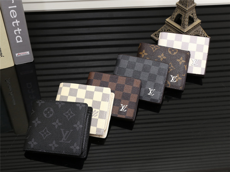 2018 New Hot brand men short Wallet New classic fashion male patchwork purse with coin pocket card holder NO box B5
2018 New Hot brand men short Wallet New classic fashion male patchwork purse with coin pocket card holder NO box B5