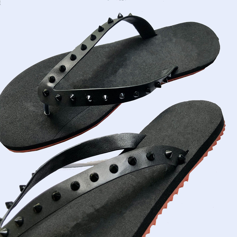 2020 New Men Slip on Rivets Sandals Fashion Summer Leather Shoes Black White flip flop Slides Slippers High Quality Stud Shoes Man
2020 New Men Slip on Rivets Sandals Fashion Summer Leather Shoes Black White flip flop Slides Slippers High Quality Stud Shoes Man