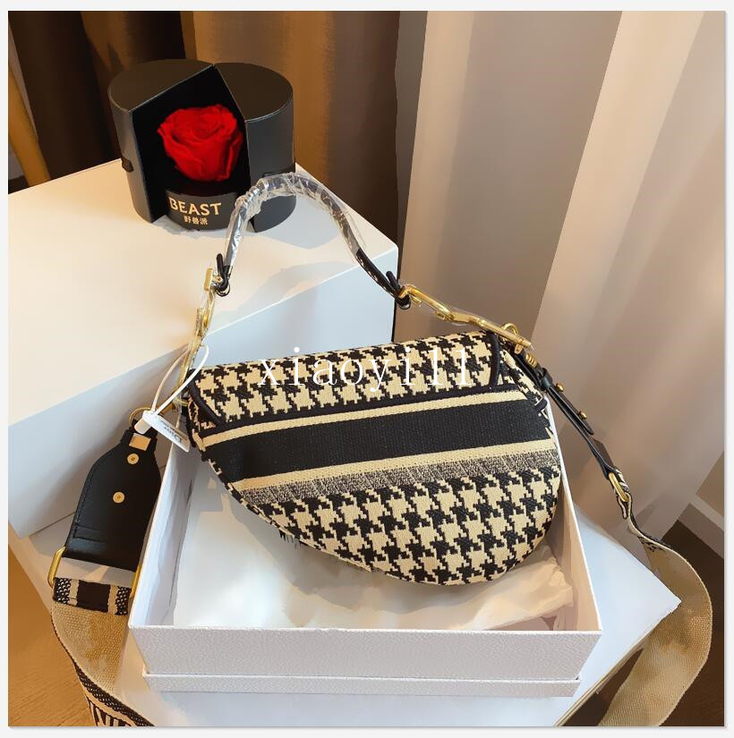 Solid Color Colour Saddle Bag Brand Mens Womens Crossbody Designer Bag Designer Messenger Best Bags Quality Luxury Luxury Handbags Gdpwv
Solid Color Colour Saddle Bag Brand Mens Womens Crossbody Designer Bag Designer Messenger Best Bags Quality Luxury Luxury Handbags Gdpwv