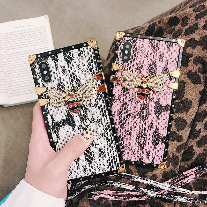 Luxury Silicone square 3D Bee cover Designer phone case for iphone 11 Pro X XS Max Xr 7 8 Plus With lanyard Fashion Brand soft Cover Funda
Luxury Silicone square 3D Bee cover Designer phone case for iphone 11 Pro X XS Max Xr 7 8 Plus With lanyard Fashion Brand soft Cover Funda