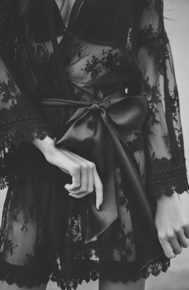 Newest Sexy Black Wedding Robes V Neck Long Sleeves Bow Sash Appliqued Lace Bridesmaid Robe Satin Silk Custom Made Short Sleepwear