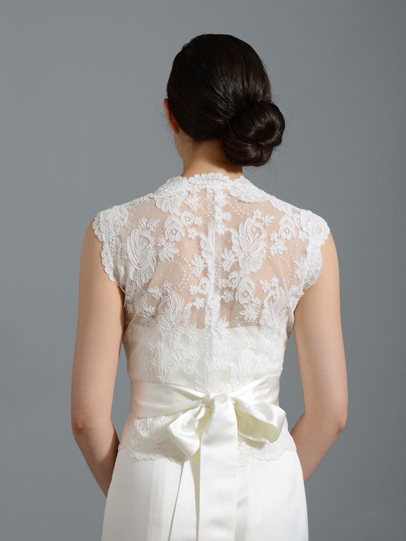 Lace Applique Bridal Wraps with A Ribbon Bolero For Wedding Dresses Custom Made Button Back Short Sleeve Jacket