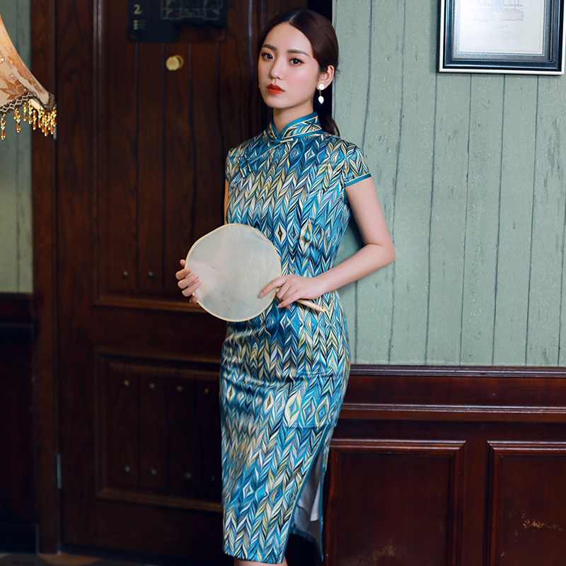 Hot Sale 5 style Traditional Chinese printed qipao Summer New Silk Satin Qipao Sexy Slim Cheongsam Plus Size 3XL
Hot Sale 5 style Traditional Chinese printed qipao Summer New Silk Satin Qipao Sexy Slim Cheongsam Plus Size 3XL