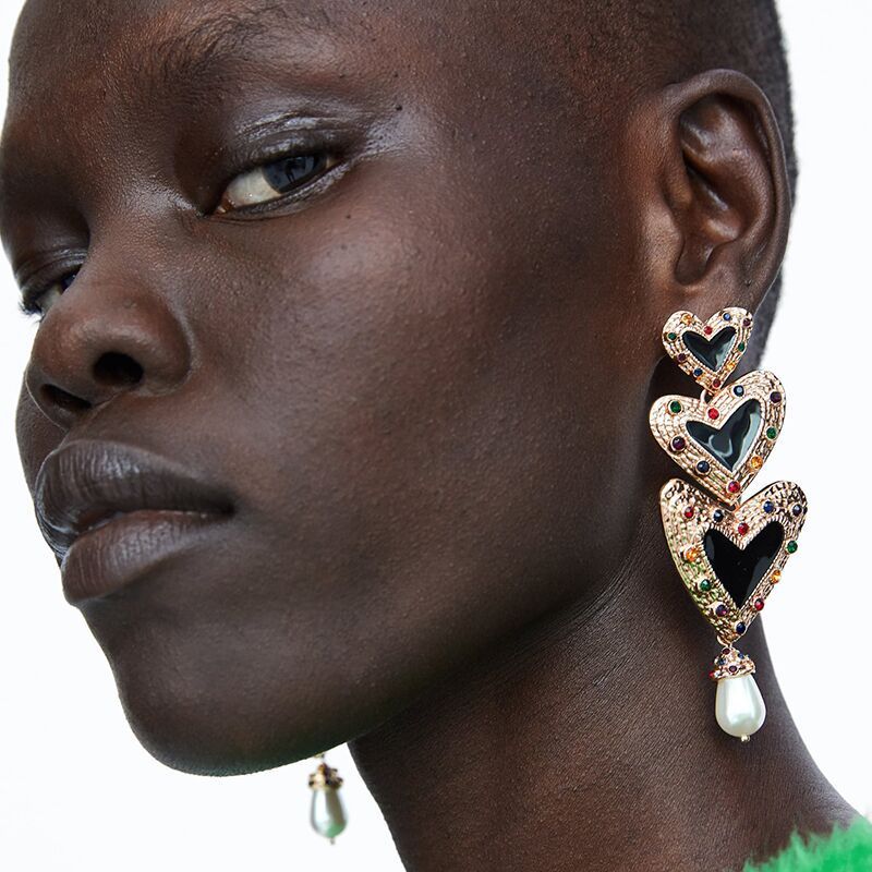 Exaggerated love dripping oil multi-layer Diamond acrylic earrings women's autumn bohemian style
Exaggerated love dripping oil multi-layer Diamond acrylic earrings women's autumn bohemian style