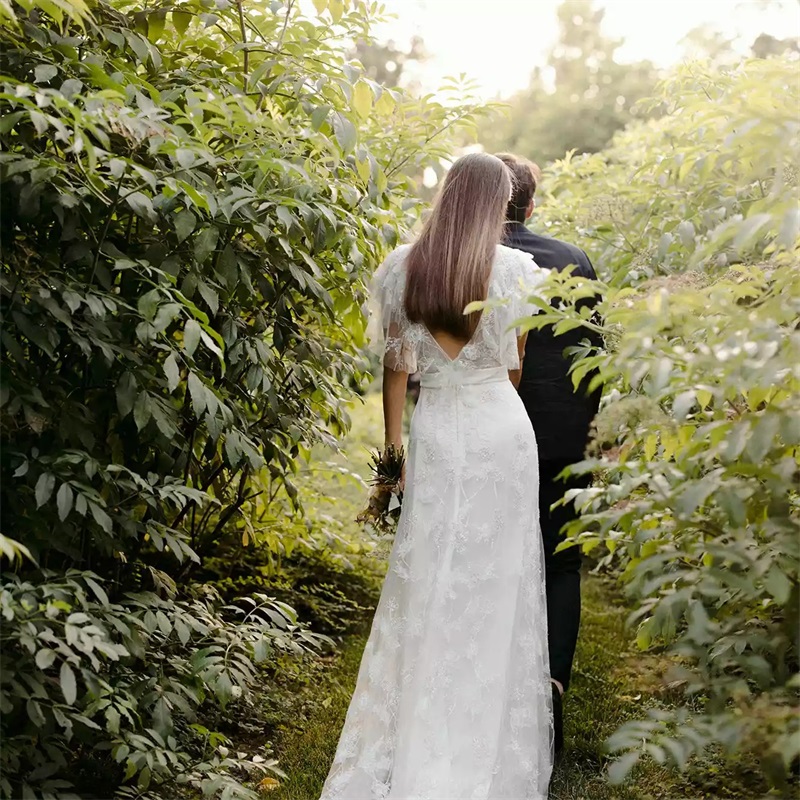 2020 Elegant Sheath Wedding Dresses Sexy V-neck Backless Appliqued Lace Beach Bridal Gown Custom Made Ruched Tulle Robes De Mariée