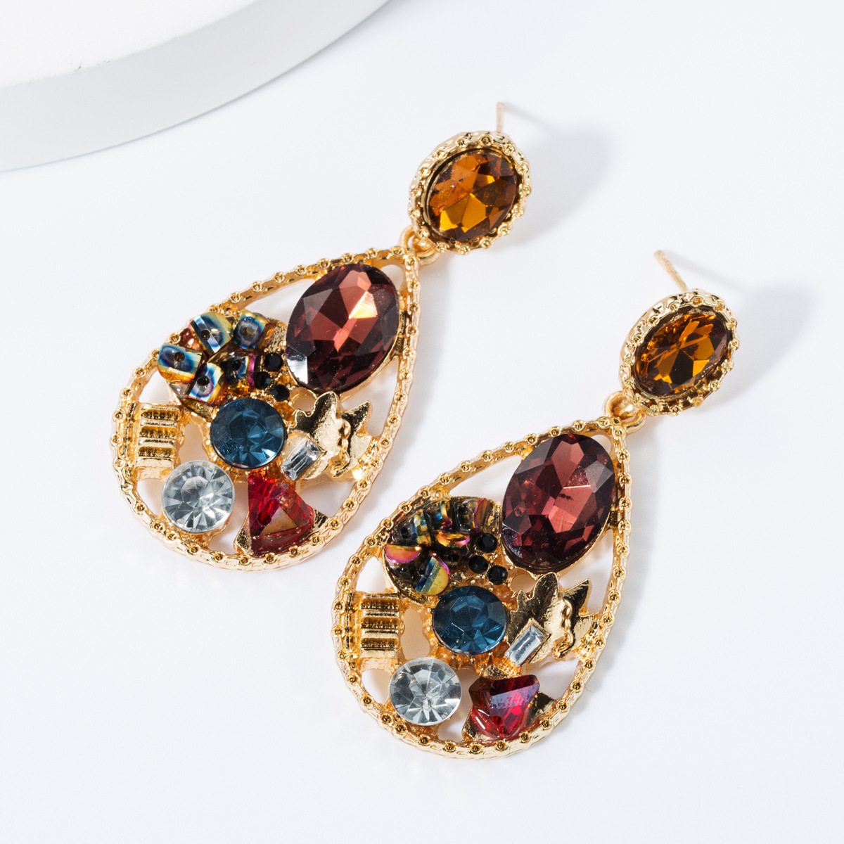 High-grade earring fan alloy water drop-shaped diamond glass Diamond Crystal acrylic earrings banquet Super Flash earring
High-grade earring fan alloy water drop-shaped diamond glass Diamond Crystal acrylic earrings banquet Super Flash earring
