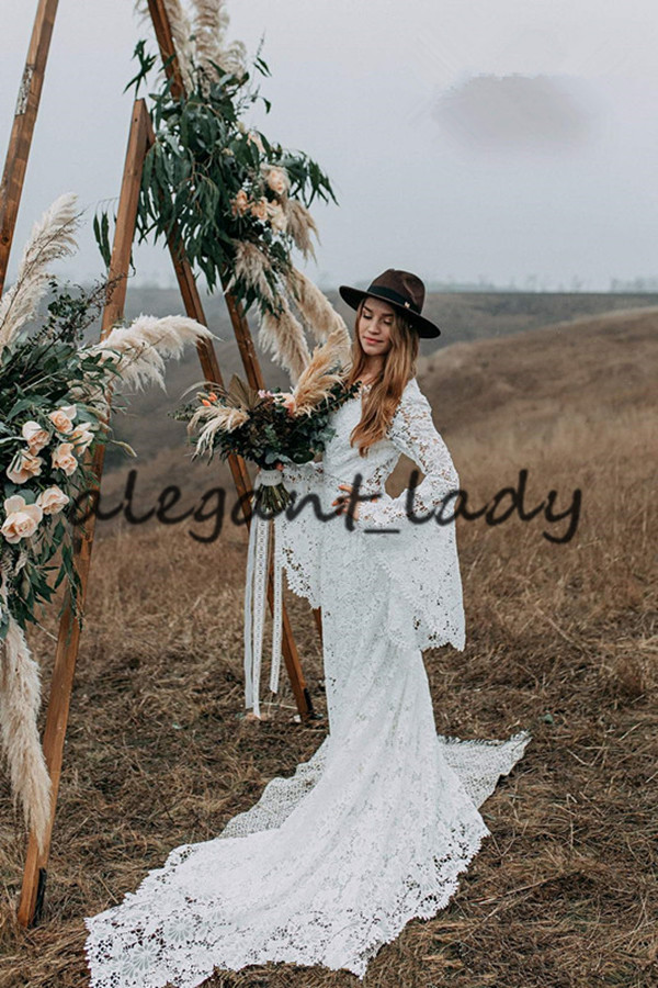 French Macrame Lace Wedding Dresses with Long Bell Sleeves 2023 V-neck Backless Bohemain Country Beach Hippie Bride Dress