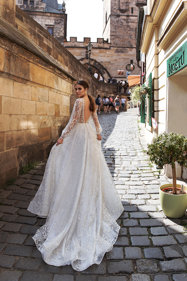New Arrival A Line Wedding Dresses V Neck Bridal Gowns Lace and Tulle Wedding Gown Sweep Train Long Sleeve Beach Vestidos De Novia
