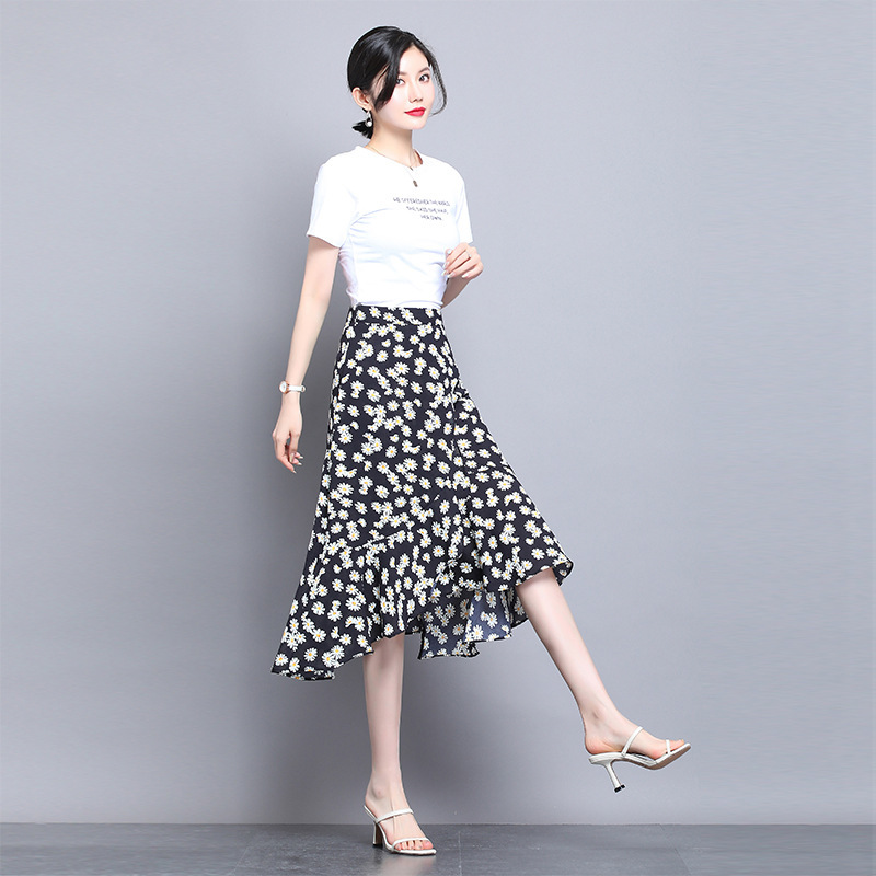 in the summer of 2020 the new female long a word covered in snow spins floral skirt of tall waist hip skirt show thin, See chart
in the summer of 2020 the new female long a word covered in snow spins floral skirt of tall waist hip skirt show thin, See chart