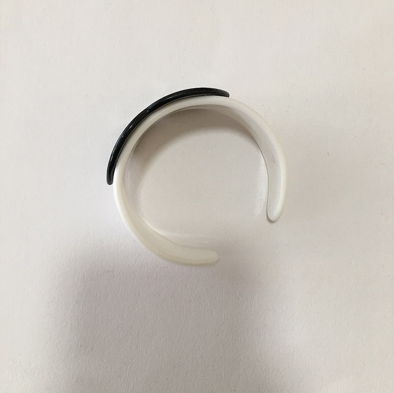 Fashion simple black and white acrylic bracelets Classic hand chain for ladies favorite bangles Jewelry Accessories vip gifts