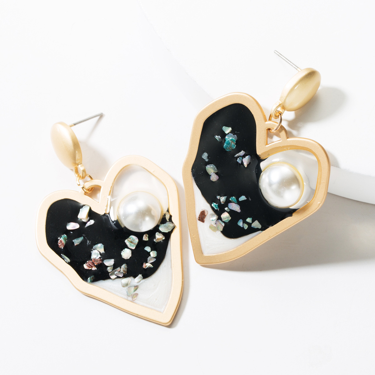 earrings creative alloy love-shaped resin inlaid pearl earrings fashionable girl temperament earrings
earrings creative alloy love-shaped resin inlaid pearl earrings fashionable girl temperament earrings