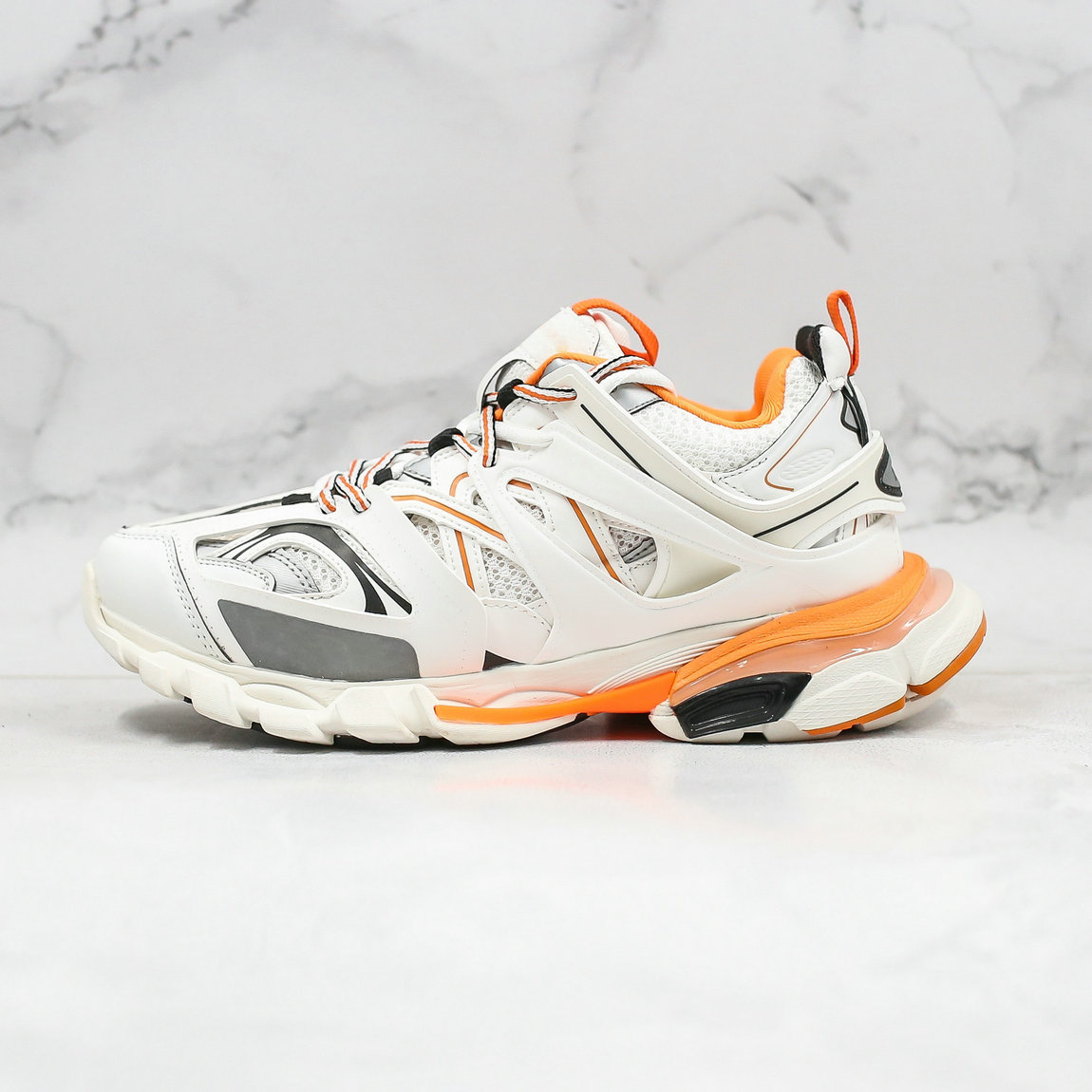 2020 New Track Sneaker Release 3.0 Tess S Paris Triple S Sneakers Mens Shoes For women Men Trainers Tripler Baskets Dad shoes Size 36-45
2020 New Track Sneaker Release 3.0 Tess S Paris Triple S Sneakers Mens Shoes For women Men Trainers Tripler Baskets Dad shoes Size 36-45